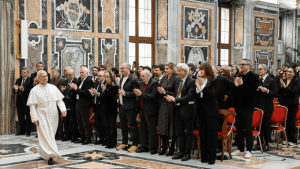 LEON XIV Y ESTRELLAS